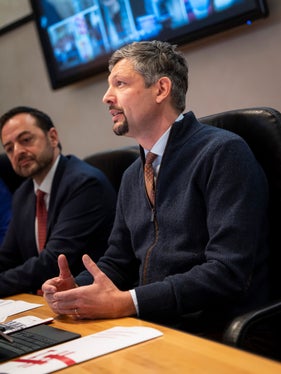 Come fa notare l’assessore alle Infrastrutture e alla Mobilità, Daniel Alfreider: “Abbiamo voluto rendere il trasporto pubblico più accessibile con un nuovo abbonamento a prezzo fisso, migliorando l'intermodalità e mettendo anche un accento importante sulla sicurezza stradale”. (Foto: USP/Fabio Brucculeri)