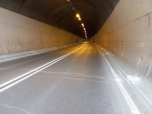 Dal 9 al 25 settembre, sulla strada statale della Val Pusteria all’altezza di Rio Pusteria, tra il chilometro 7+300 e il chilometro 9+300, sarà in vigore una deviazione del traffico dalle 20 alle 6. Una delle direzioni di marcia passerà attraverso la galleria, mentre l’altra sarà deviata sulla SP 182 di Rio di Pusteria. (Foto: USP/Dipartimento Infrastrutture e Mobilità)