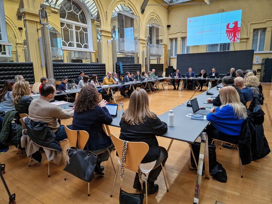 Am 3. Februar werden die Verhandlungen zu den Kollektivverträgen für das Personal im Bildungsbereich aufgenommen. Darauf haben sich Vertretungen der Gewerkschaften, der öffentlichen Delegation und die zuständigen politischen Entscheidungsträger am 23. Jänner geeinigt. (Foto: LPA/Fabio Brucculeri)