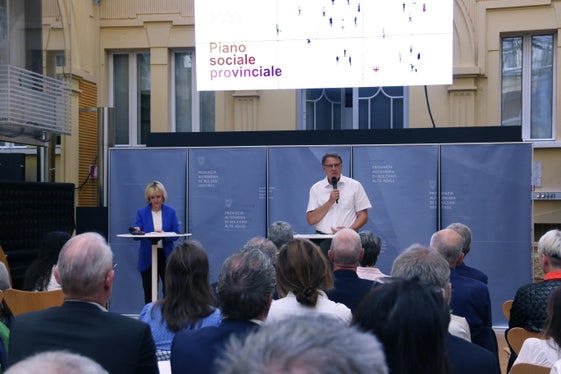 Le questioni sociali riguardano tutti, quindi è necessario includere anche altri settori, ha dichiarato Georg Leimstädtner, direttore della Federazione per il sociale e la sanità (Foto: ASP/Greta Stuefer)