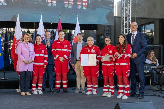 Il progetto “8–13 – PEACE & CRI” del Comitato provinciale dell'Alto Adige della Croce Rossa Italiana è stato premiato in occasione della cerimonia di consegna del premio “Prestazione d'eccellenza - il volontariato giovanile”. (Foto: USP/Bernhard Aichner)