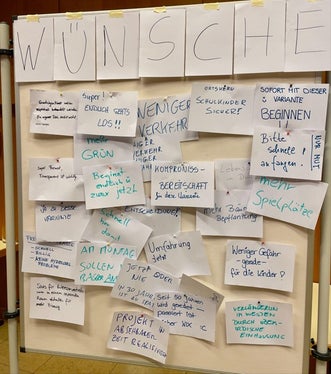 Bürgerinnen und Bürger hinterließen ihre Wünsche für die Planung der Umfahrung von Rabland. (Foto: LPA/Ingo Dejaco)