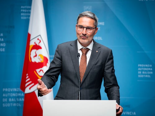 Fortsetzung der Regierungstätigkeit nach den Landtagswahlen: Landeshauptmann Kompatscher stellte in der Pressekonferenz die wichtigsten Beschlüsse des heutigen (24. Oktober) Tages vor. (Foto: LPA/Fabio Brucculeri)