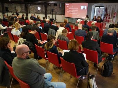Sieben Europaregionen haben auf Einladung der Euregio Tirol-Südtirol-Trentino in Trient ihre grenzüberwindenden Vorzeigeprojekte vorgestellt, die dank Autonomie möglich wurden. (Foto: Euregio/Armin Gluderer)