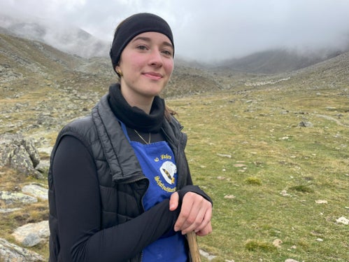 I pastori, i conduttori e i loro cani svolgono un ruolo molto speciale nella transumanza - nella foto la pastora Verena Kienzl. (Foto: USP/Gnews)