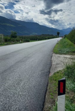 Die frisch asphaltierte Staatsstraße in Rabland am Freitag, 16. September. (Foto: LPA/Mobilitätsressort)
