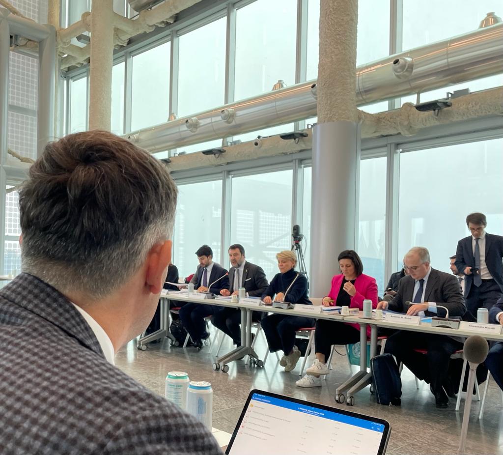 Mobilitätslandesrat Daniel Alfreider bei der Sitzung der Steuerungsgruppe: Für Südtirol wichtige Vorhaben in Hinblick auf die Olympischen Winterspiele 2026 sollen verbesserte Mobilität und Lebensqualität mit sich bringen. (Foto: LPA)