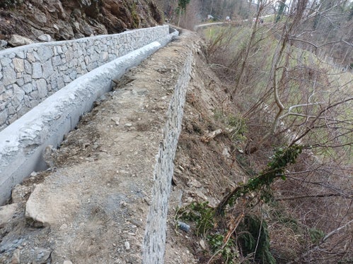 Im Zuge der Bauarbeiten werden gleichzeitig Stützmauern und Ähnliches erneuert; im Bild: Maiser Neuwaal (Foto: LPA/Forstinspektorat Meran)