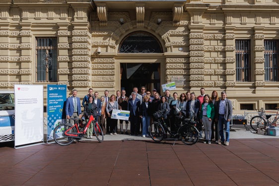 Nel 2026 il Premio Mobilità Alto Adige celebra il suo 10° anniversario e da mercoledì 13 maggio sono aperte le candidature per la nuova edizione, come presentato la mattina del 13 maggio in conferenza stampa a Palazzo Widmann. (Foto: USP/STA/Ivan Brentegani)