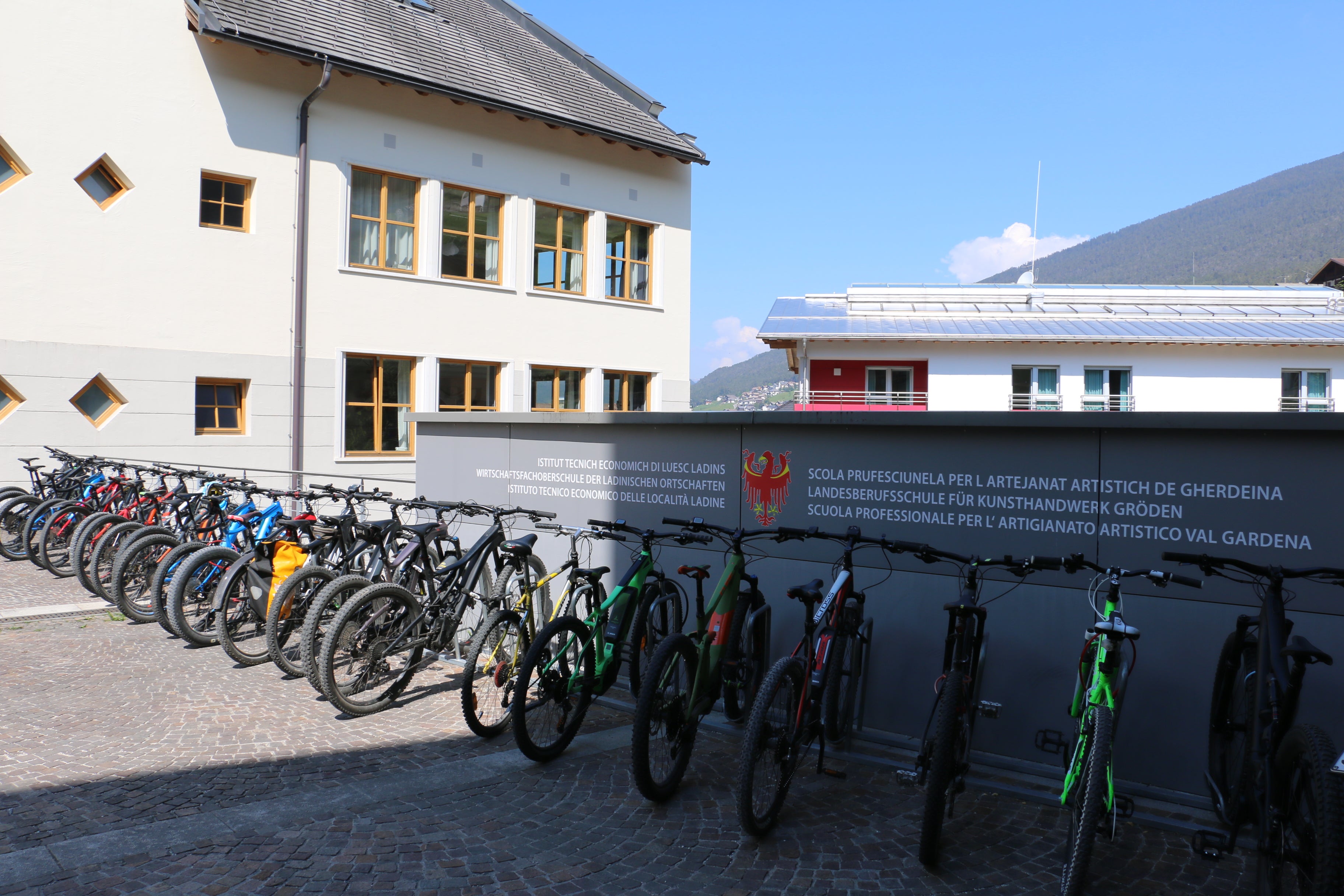 La Junta provinziala á aprové incö ai 21 de dezëmber le plann dla Formaziun profescionala todëscia, taliana y por la Scora profescionala por l’artejanat artistich Cademia a Urtijëi.  (Foto: USP)