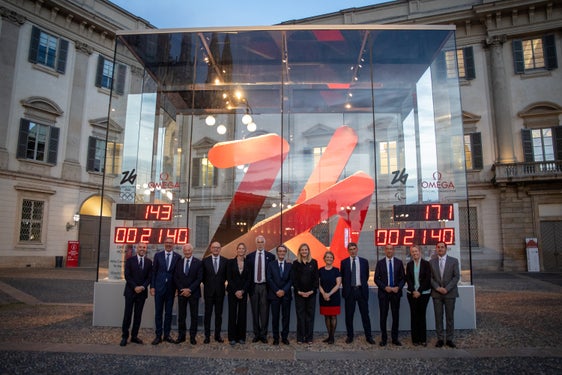 Eine Delegation der Winterspiele Mailand Cortina 2026 (darunter Landeshauptmann Arno Kompatscher, 2. von links) hat in Mailand IOC-Präsidentin Kirsty Coventry (6. von rechts) getroffen. (Foto: Milano Cortina 2026)