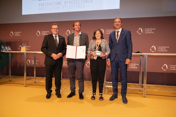 LH Platter und LH Kompatscher mit Johanna Lugger-Dönmez und Klaus Ritzer vom Tirol-Projekt Komm!unity. (Foto: Land Tirol/Sedlak)