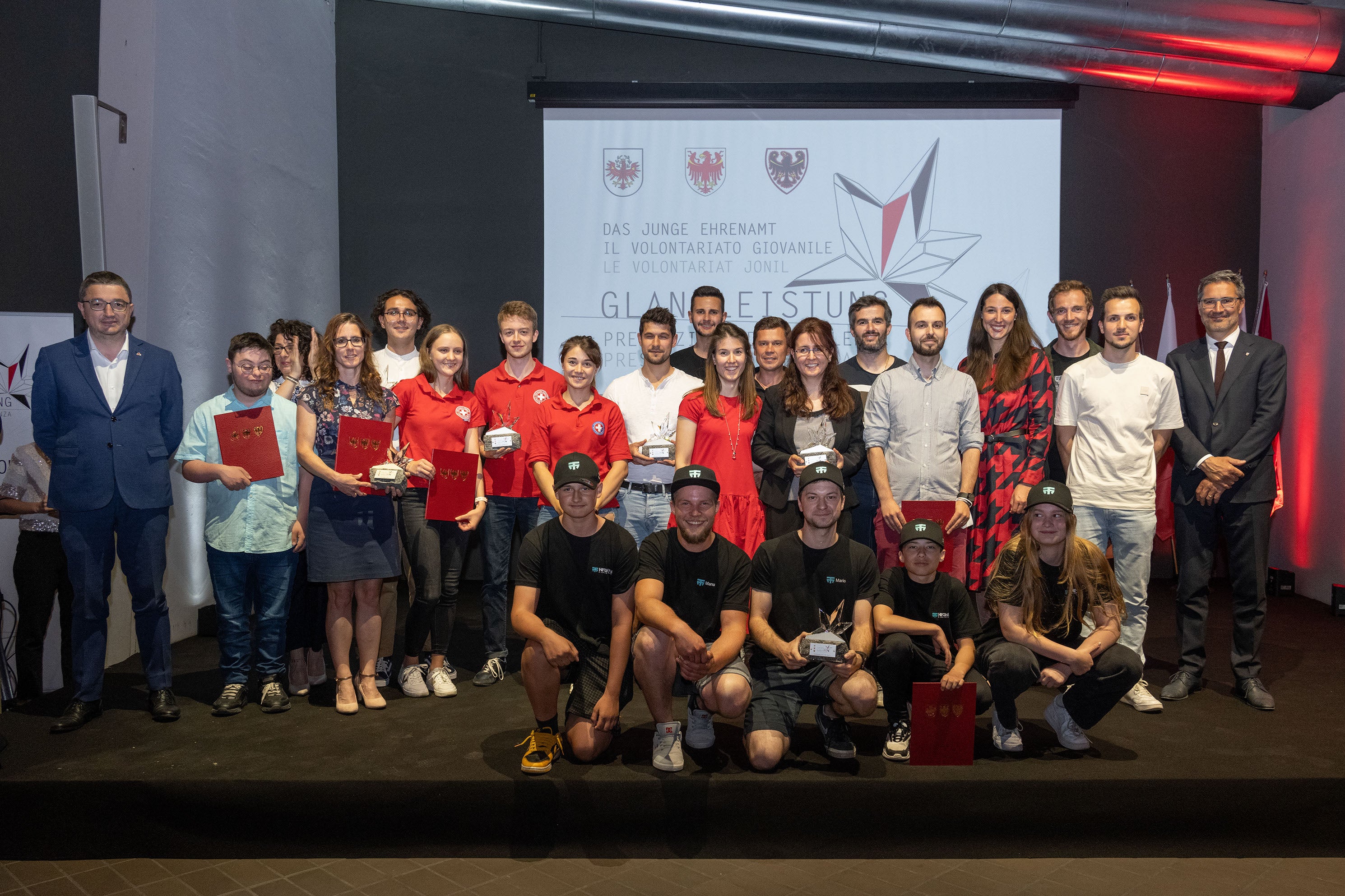 I giovani premiati oggi per sei progetti eccezionali con il riconoscimento Prestazione d'eccellenza – Premio volontariato giovanile 2022 (Foto: Ufficio stampa Trentino/Nicola Eccher)
