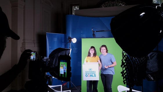 I giovani Resi Fata e Paolo Tosin illustrano in brevi video lo stato di attuazione dei 17 Obiettivi di sviluppo sostenibile. (Foto: ASP/Greta Stuefer)
