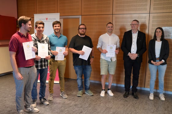 Gruppe 4: Fachgruppe Elektrotechniker und Fachgruppe EDV (Foto: LPA/Deutsche Bildungsdirektion/Margit Pichler)