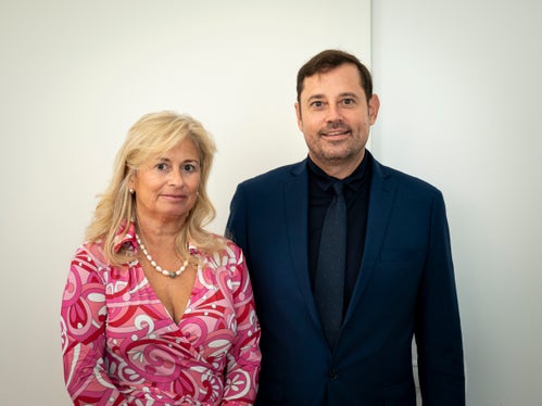 Thomas Mathà (rechts) und Lorenza Pantozzi Lerjefors (links) stehen der Paritätischen Terminologiekommission vor. (Foto: LPA/Fabio Brucculeri)