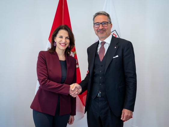 Salzburgs Landeshauptfrau Karoline Edtstadler hat am 27. Oktober bei einem Besuch in Südtirol mit Landeshauptmann Arno Kompatscher über gemeinsame Herausforderungen und die Zusammenarbeit der beiden Länder gesprochen. (Foto: LPA/Fabio Brucculeri)