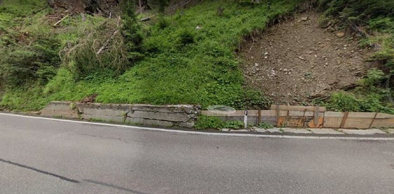 Auf Höhe von km 10+900 der SS244 Gadertal muss die Schutzmauer auf einer Länge von 20 Metern neu errichtet werden. (Foto: LPA/Landesamt für Straßenbau Nord-Ost)
