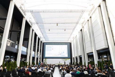La sala Königsspitze della Fiera di Bolzano gremita per l'inaugurazione dei Sustainability Days (Foto: ASP/Tiberio Sorvillo)
 