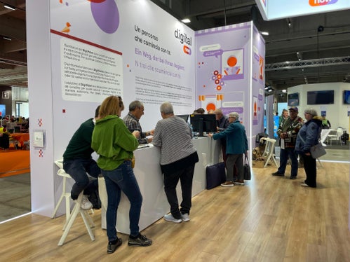 Lo stand dedicato alla digitalizzazione all'interno della Fiera d'Autunno. (Foto: Gnews)