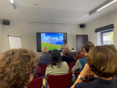 Oi, che este pa tö? Nel pomeriggio, Ulrike Frenademez dell'Institut Ladin Micurà de Rü ha offerto ai partecipanti una visione giocosa della lingua ladina. (Ufficio Educazione permanente e lingue)