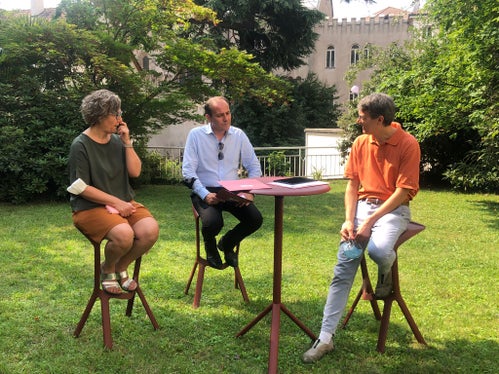 Da sx:  la musicoterapeuta Lucia Rongioletti, l’assessore alla cultura italiana Giuliano Vettorato e il referente UPAD a Merano Mauro Cereghini  (Foto: ASP)