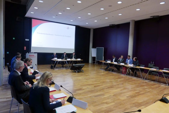 Noch mehr Güterverkehr und Personenverkehr von der Straße auf die Schiene verlagern. Dabei ging es bei der Präsidentenkonferenz der Aktionsgemeinschaft Brennerbahn in Bozen. (Foto: LPA/ Ingo Dejaco)