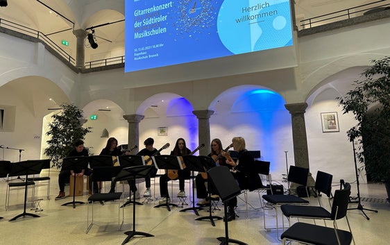 In Bruneck fand das Gitarrenkonzert im Ragenhaus statt. (Foto: LPA/Katja Lechner)