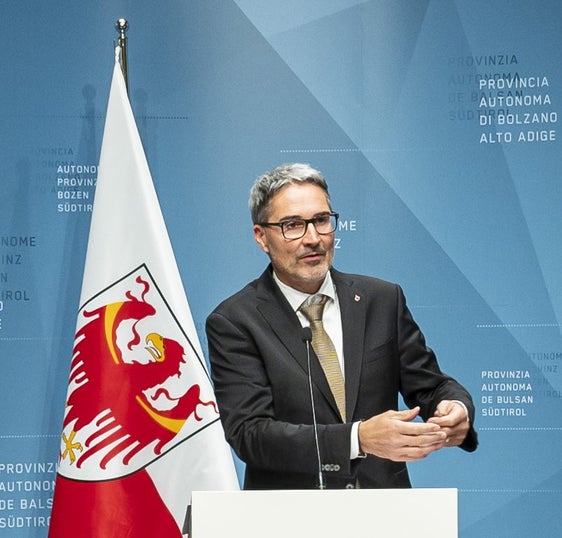 Landeshauptmann Arno Kompatscher hat heute (3. Dezember) einen Beschluss eingebracht, mit dem ein Teil der Kaserne "Battisti" wird an die Gemeinde Meran übergeben wird. (Foto: LPA/Fabio Brucculeri)