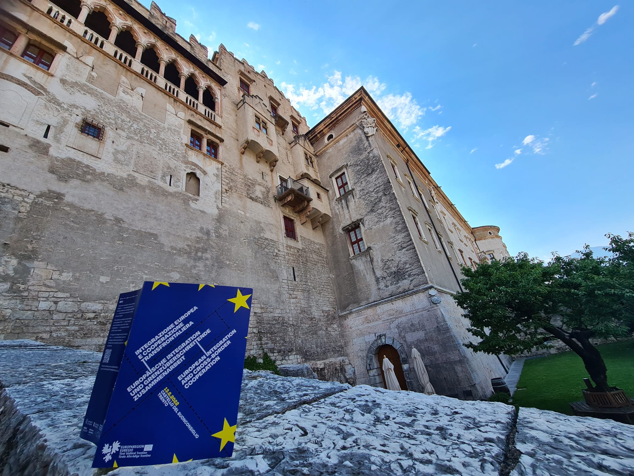 Con il convegno odierno Integrazione europea e cooperazione transfrontaliera tenutosi a Trento, al Castello del Buonconsiglio, si è conclusa una serie di colloqui con i quali l'Euregio ha commemorato l'anniversario dell'Autonomia (Foto: Ufficio stampa della Provincia di Trento)