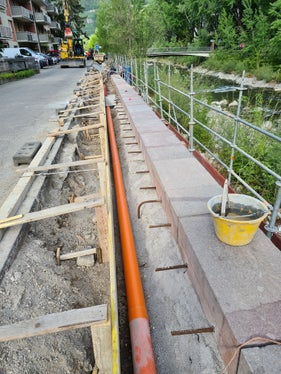 Durante i lavori è stata creata una zona riservata a pedoni e ciclisti, tra il ponte del teatro e la passerella Lutero. (Foto: ASP/Ufficio bacini montani Ovest).