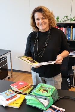 Auch Familienlandesrätin Rosmarie Pamer unterstützt die Initiative Bookstart – Babys lieben Bücher aus Überzeugung. (Foto: LPA/Katharina Fleischmann)