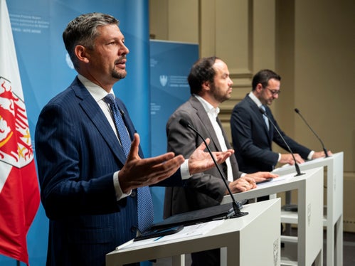 Die Bildungslandesräte (von links) Daniel Alfreider, Philipp Achammer und Marco Galateo kommentierten die Südtiroler Ergebnisse der OECD-PISA-Studie. (Foto: LPAFabio Brucculeri)