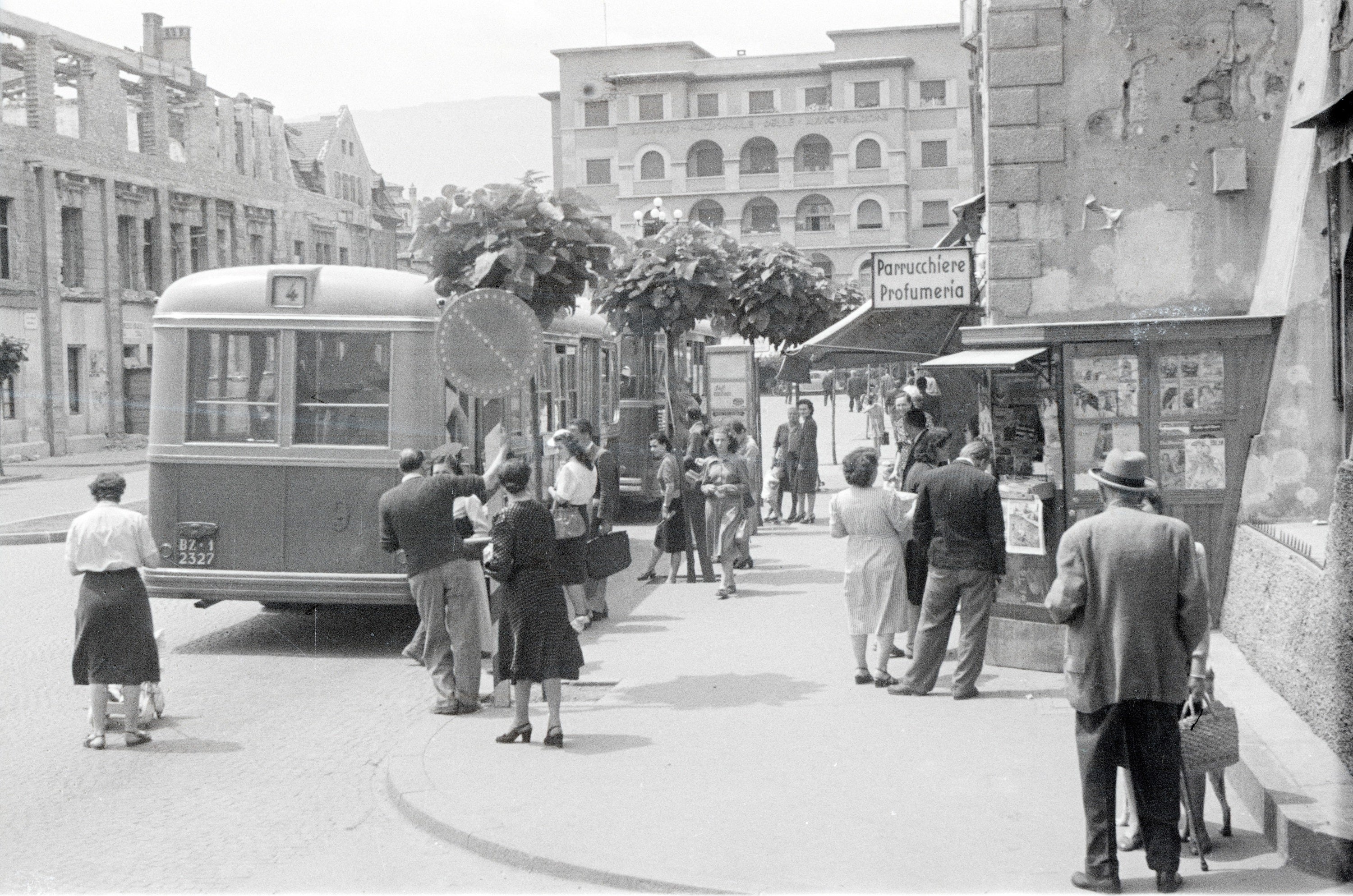 Der Dominikanerplatz in Bozen im Jahr 1956 (Foto: LPA/Südtiroler Landesarchiv/Foto Excelsior)