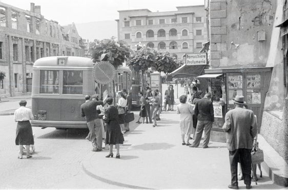 Der Dominikanerplatz in Bozen im Jahr 1956 (Foto: LPA/Südtiroler Landesarchiv/Foto Excelsior)