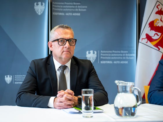 „All diese Maßnahmen bestätigen das Engagement zur Förderung der Entwicklung eines strategisch wichtigen Gebiets wie des Überetschs und Unterlands. Neben den genannten Projekten setzt das Ressort seine Arbeit fort, die in enger Absprache mit den Gemeinden erfolgt", betonte Landesrat Bianchi am 5. Mai in Auer. (Foto: LPA/Fabio Brucculeri)