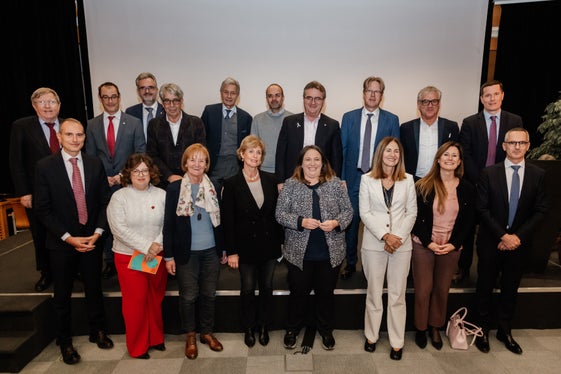 Durante lo speed networking, rappresentanti dell'economica e della politica hanno parlato con numerose donne interessate. (Foto: ASP/Bernhard Aichner)