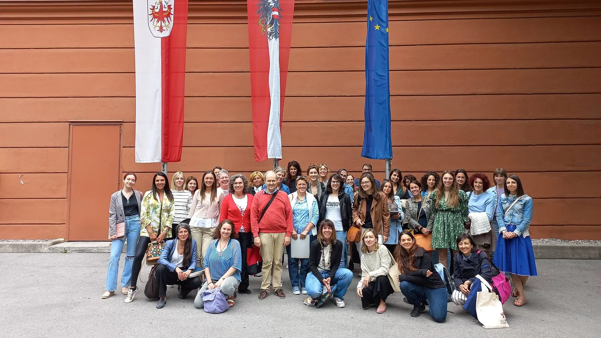 Foto di gruppo durante la formazione nell'ambito del progetto Sviluppo territoriale - Dimensione donna a Innsbruck (Foto: Euregio)