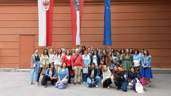 Foto di gruppo durante la formazione nell'ambito del progetto "Sviluppo territoriale - Dimensione donna" a Innsbruck (Foto: Euregio)