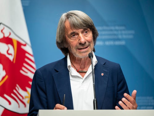 Wer zwischen 14 und 25 Jahre alt ist und in Südtirol lebt, soll künftig kostenlose Verhütungsmittel erhalten können, erklärte Gesundheitslandsrat Hubert Messner bei der Pressekonferenz nach der Sitzung der Landesregierung. (Foto: LPA/Fabio Brucculeri)