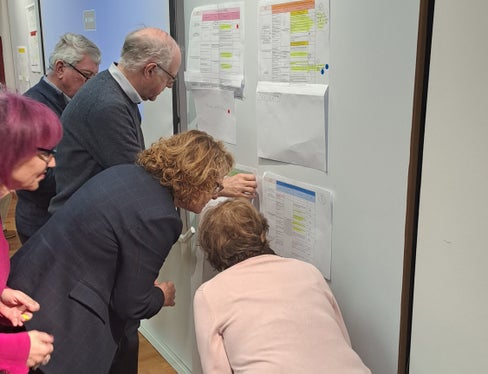 Anche l'assessora provinciale Rosmarie Pamer ha partecipato attivamente alla riunione in qualità di presidente della Consulta. Per lei è importante ricevere input, idee e considerazioni dal territorio attraverso i rappresentanti della Consulta per le persone anziane. (Foto: USP/Simone Treibenreif)