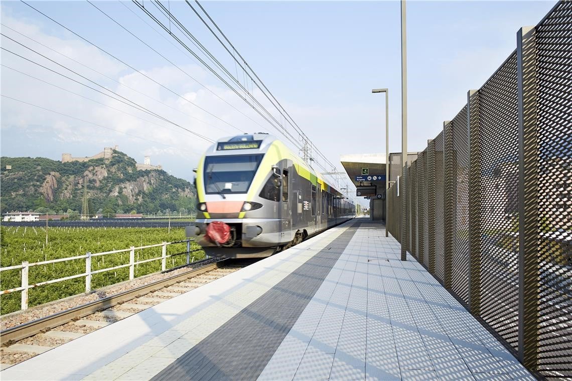 Per potenziare il collegamento ferroviario tra Bolzano e Merano, è prevista la costruzione di un terzo binario e di un tunnel di 1,2 chilometri sotto il Virgolo. (Foto: ASP)