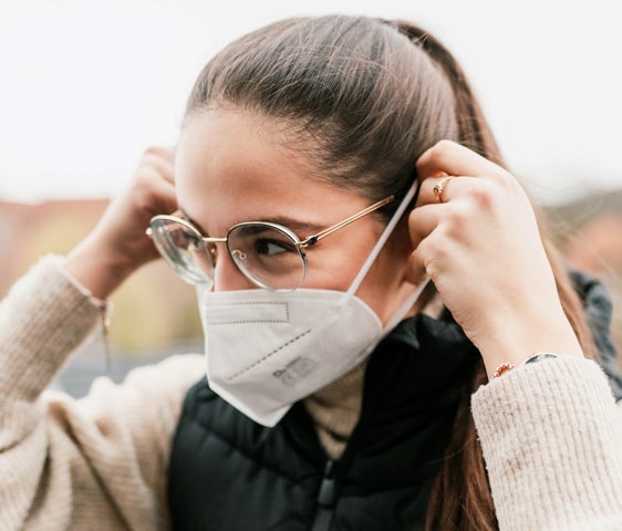 Die Maskenpflicht im Freien gilt ab 11. Februar nur mehr bei Menschenansammlungen und wenn die nötigen Abstände nicht eingehalten werden können. (Foto: unsplash.com)