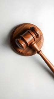 La Giunta provinciale ha approvato lo schema di convenzione tra la Regione autonoma Trentino-Alto Adige/Südtirol e la Provincia autonoma di Bolzano per la realizzazione del nuovo Polo giudiziario di Bolzano. (Immagine creata con l'IA)