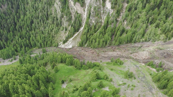 Heute in der Früh ist eine Rutschung in den Seresbach in Campill abgegangen. (Foto: LPA/Landesamt für Geologie und Baustoffprüfung)