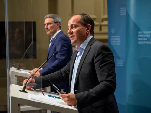 Der italienische LH-Stellvertreter und LR für Umwelt und Energie Vettorato (l.) hat heute gemeinsam mit LH Kompatscher die Kriterien zur Vermeidung von Lichtverschmutzung vorgestellt. (Foto: LPA/Fabio Brucculeri)