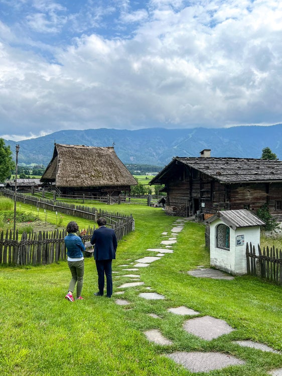 L'assessore provinciale ai Musei Philipp Achammer (nella foto a destra) ha annunciato la nuova iniziativa per avvicinare i ragazzi al mondo dei musei altoatesini. "Vogliamo promuovere l'accesso di bambini, bambine, ragazze e ragazzi ai tesori culturali e storici della nostra provincia". (Foto: ASP)