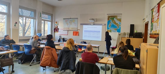 Un momento del corso di debate (dibattito regolamentato) per i docenti della scuola italiana tenuto dalla dirigente Emanuela Scicchitano. (Foto: USP) 