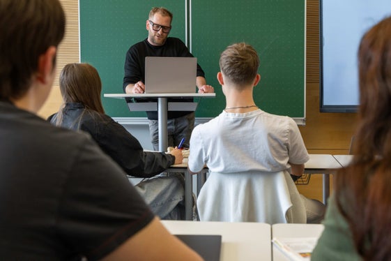 Nel corso dell’anno scolastico 2025/2026, 140 insegnanti assunti con contratto a tempo indeterminato e 65 con contratto a tempo determinato hanno partecipato alle attività formative organizzate dalla Direzione Istruzione e Formazione italiana. (Foto: Ingrid Heiss)