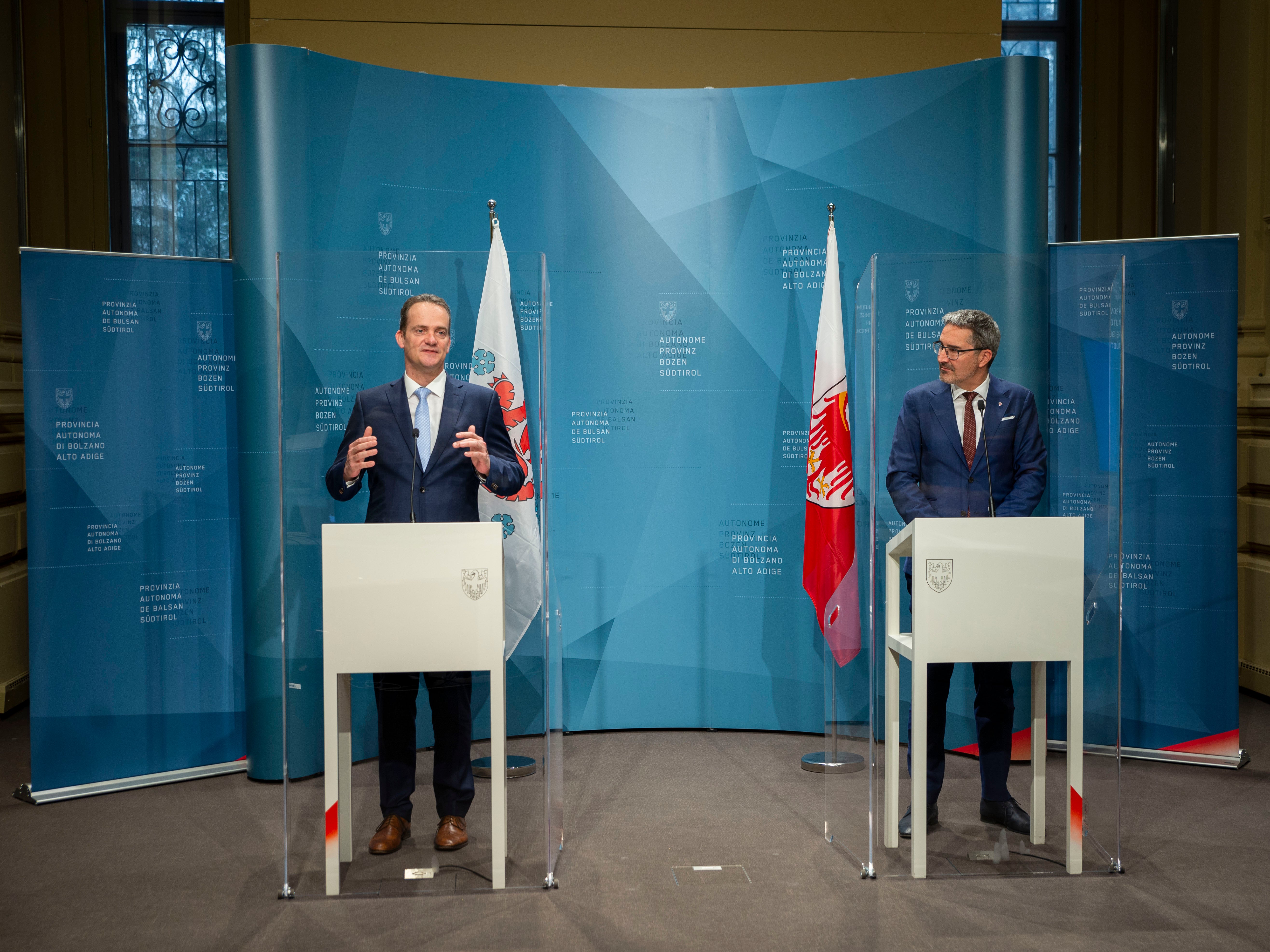 Il premier della Comunità germanofona del Belgio Paasch (sx) e il Presidente Kompatscher oggi nella conferenza stampa. (Foto: ASP/Fabio Brucculeri)